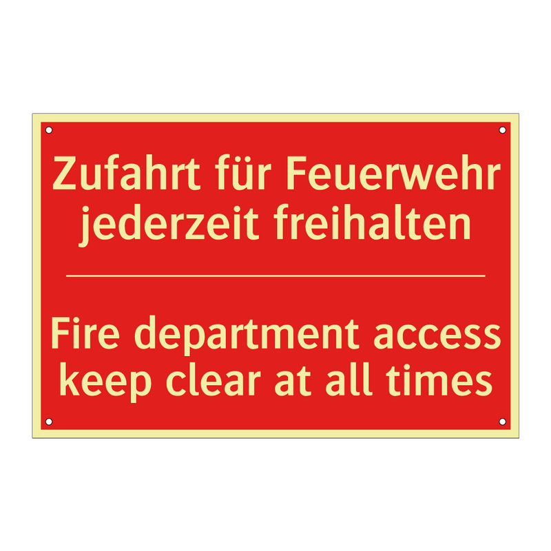 Zufahrt für Feuerwehr jederzeit /.../ - Fire department access keep clear /.../